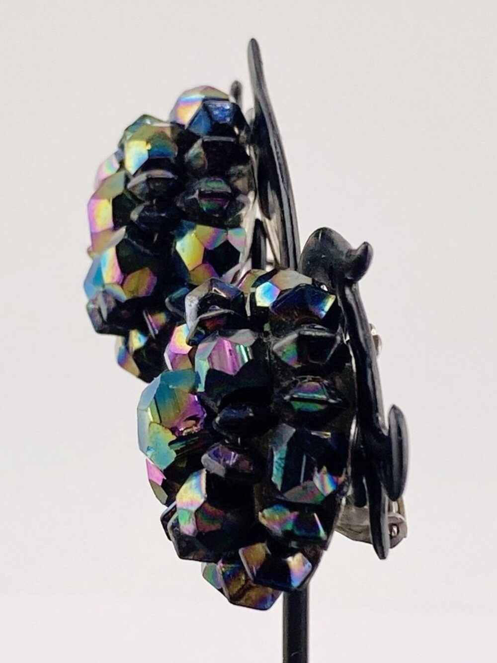 VINTAGE Oil slick style black plastic cluster bead clip-on earrings 1950s pinup - Picture 11 of 15